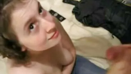 Siyah sandalyede porno lezbiyen masaj Eva