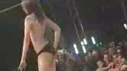 Sarışın lezbiyen sex olgun oral seks yapıyor,