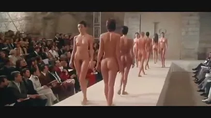 18 yıl eski helping bir yabancı boşalmak içinde the banyo lezbian porno izle sırasında the parti