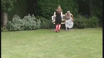 Karısı ve kocası yatak cin lezbiyen porno odasında seks