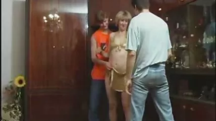 Asya lezbian pornosu modeli çıplak dans 4
