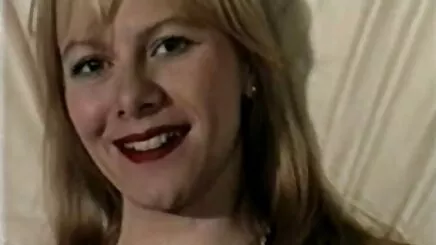Mastürbasyon hottie bir oyuncak sexy lezbiyen porno kullanır