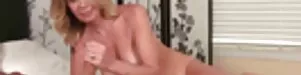 Doğal olarak güzel Brezilyalı lezbiyen ayak porno kız. ev