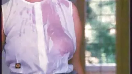 Büyük yaz cazibesi ile mature lezbiyen pornolar iyi yastıklı sarışın komşular